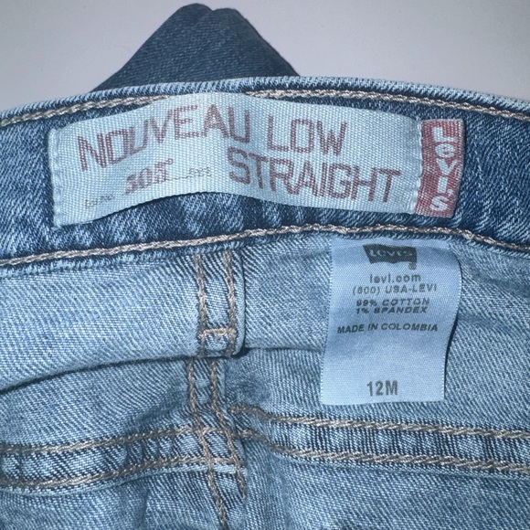 Levi's Classic Blue Jeans with Signature Patch - Picture 3 of 4